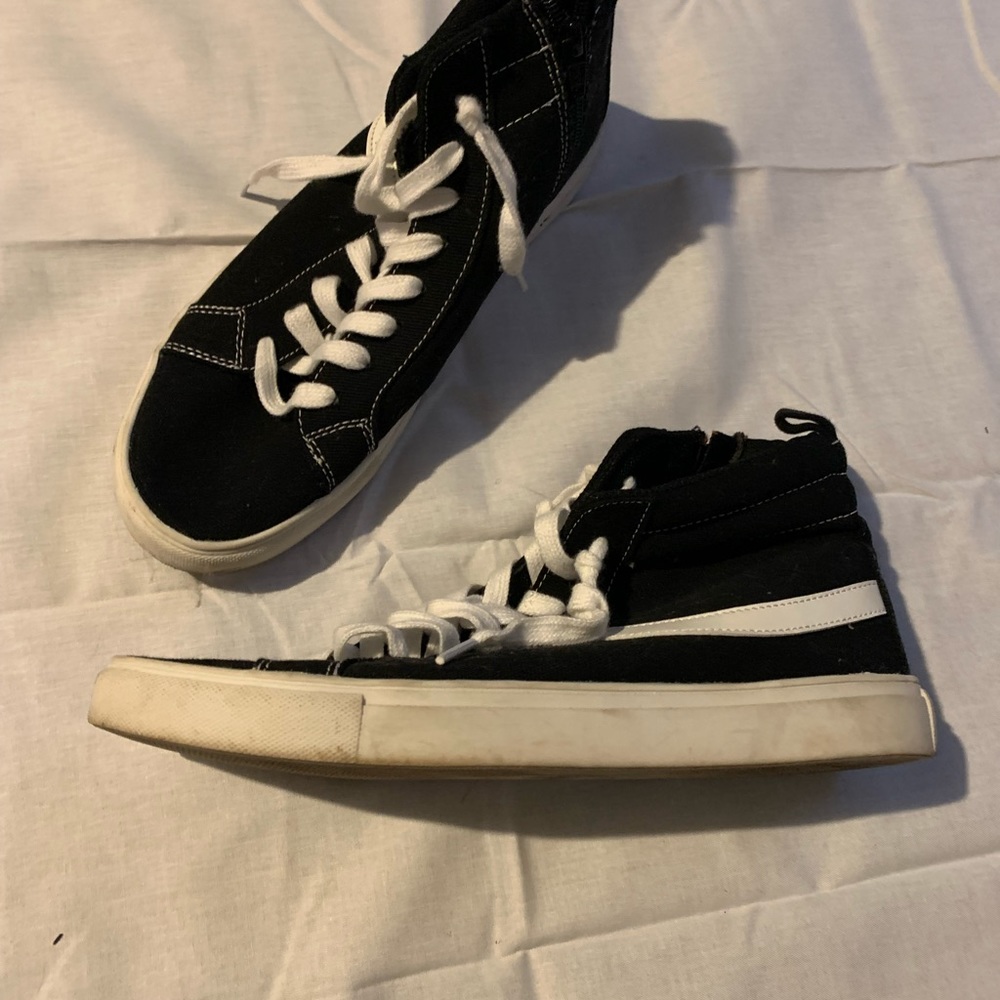Size 8 black high top sneakers